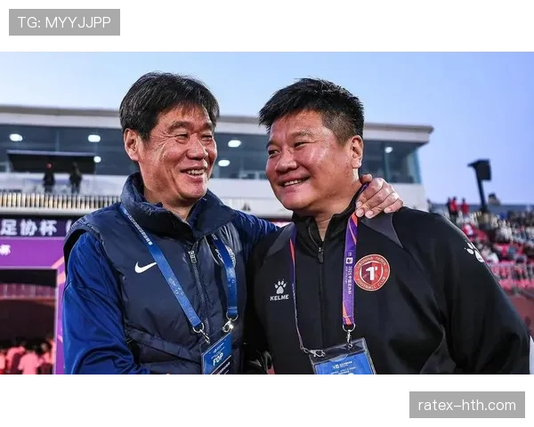 山东泰山主场掀起橙色风暴 球迷助威展现强大凝聚力