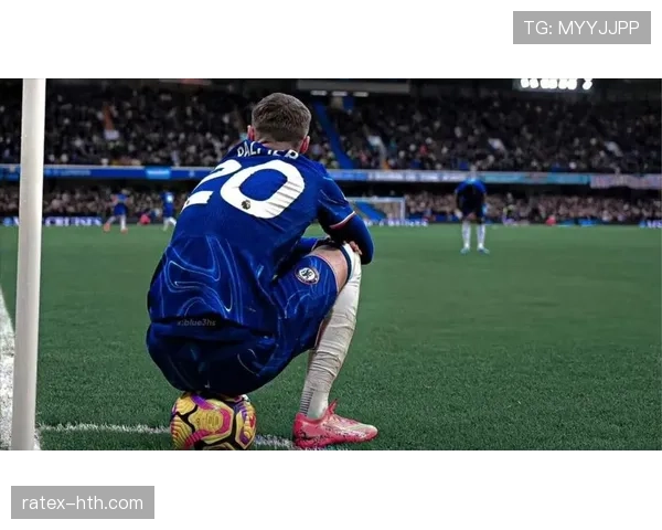 帕尔默稳健盘带成进攻引擎,巧妙创造空间与机会 帕尔默稳健盘带成进攻引擎,巧妙创造空间与机会