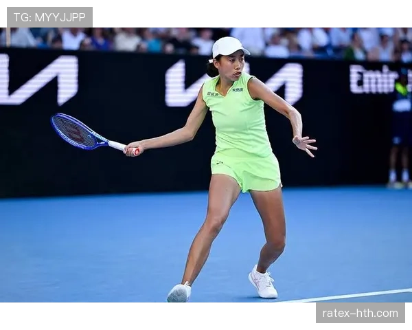 张帅巴黎街头喝咖啡那副慵懒样，怎么看都不像刚征战完大满贯的军人啊